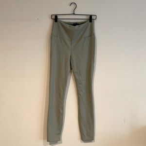 Green Athletic Leggings w/ Pockets